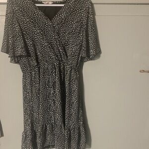 Black and White Printed V-Neck Mini Dress with Flutter Sleeves